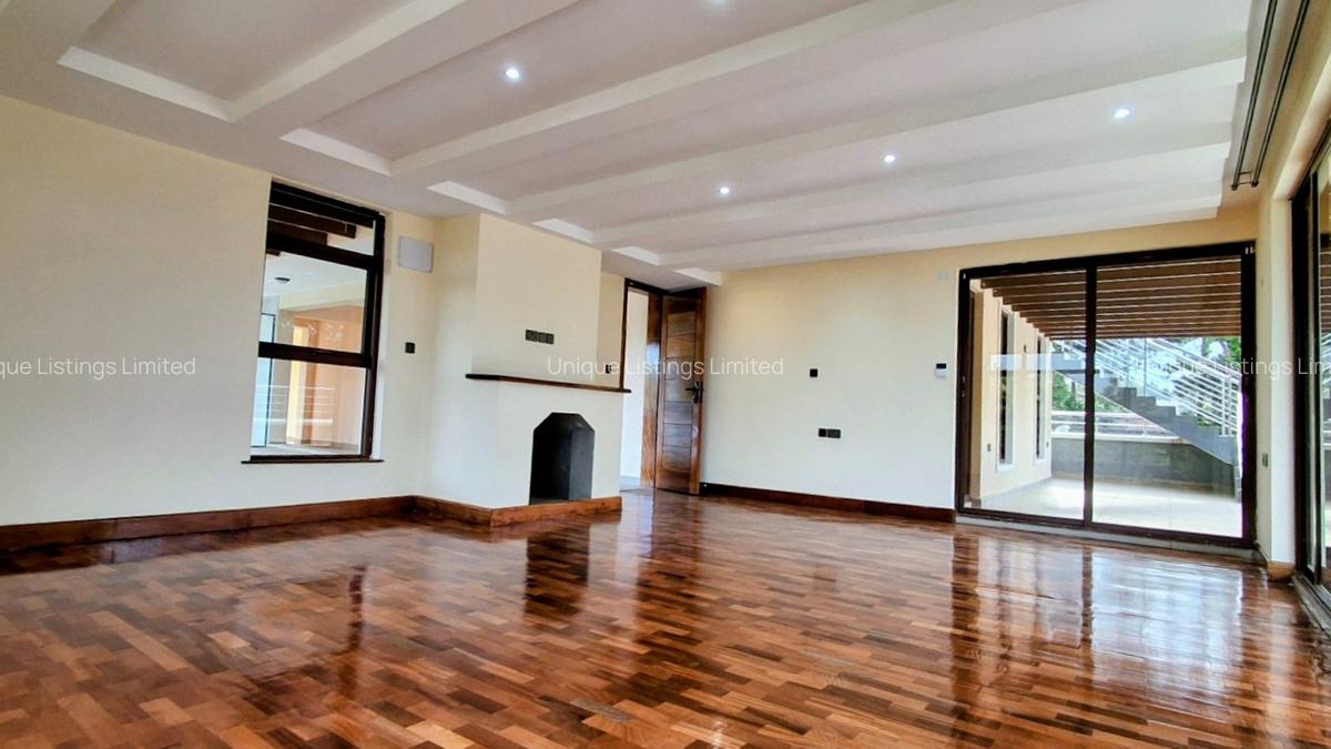 4 Bed House with En Suite in Rosslyn - 12
