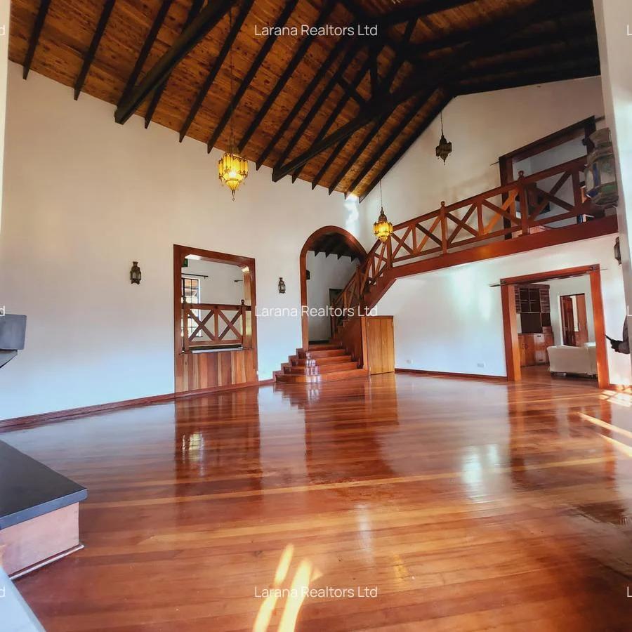 5 Bed Villa with En Suite at Hardy - 5