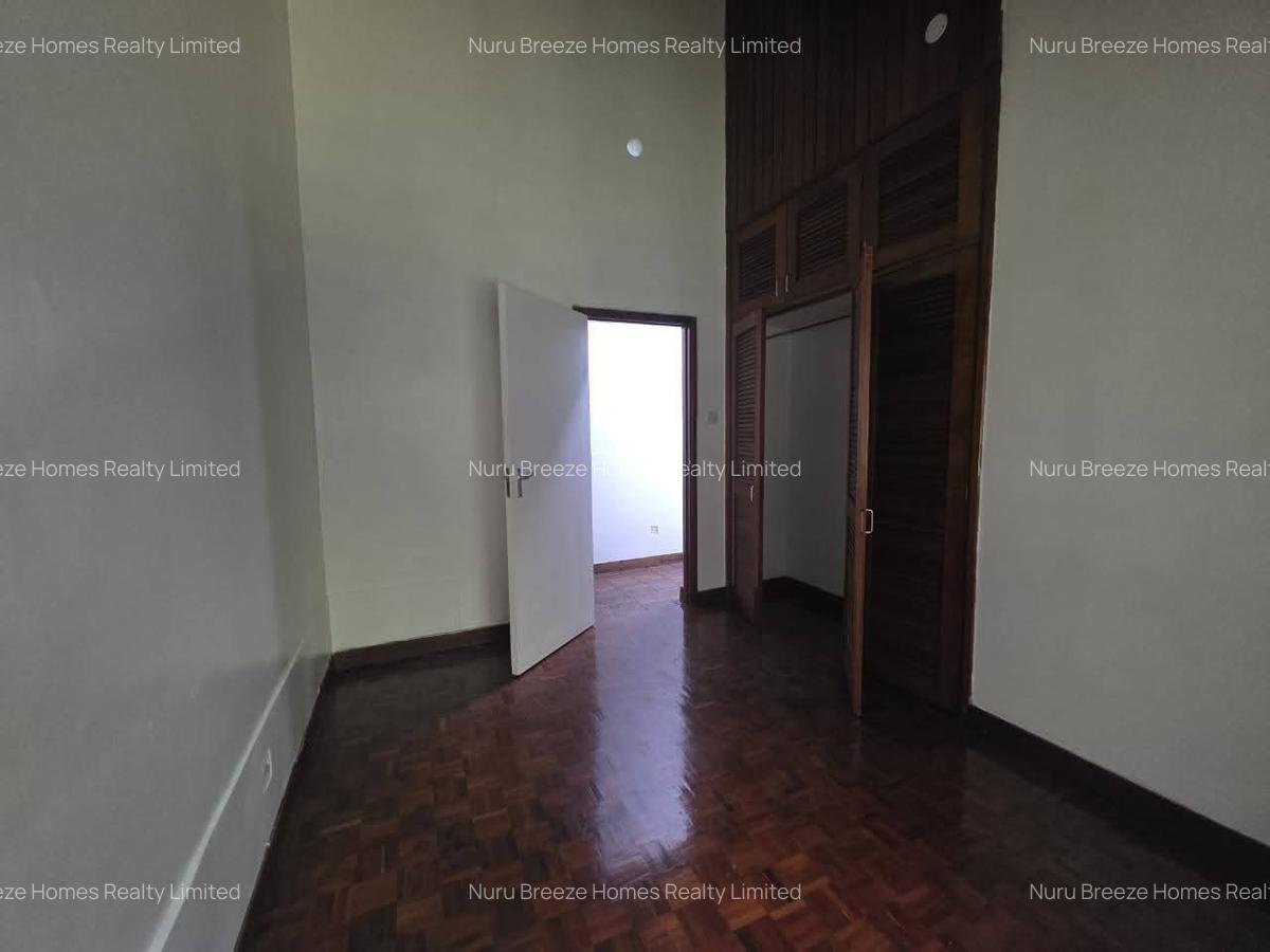 4 Bed House with En Suite in Lake View - 6