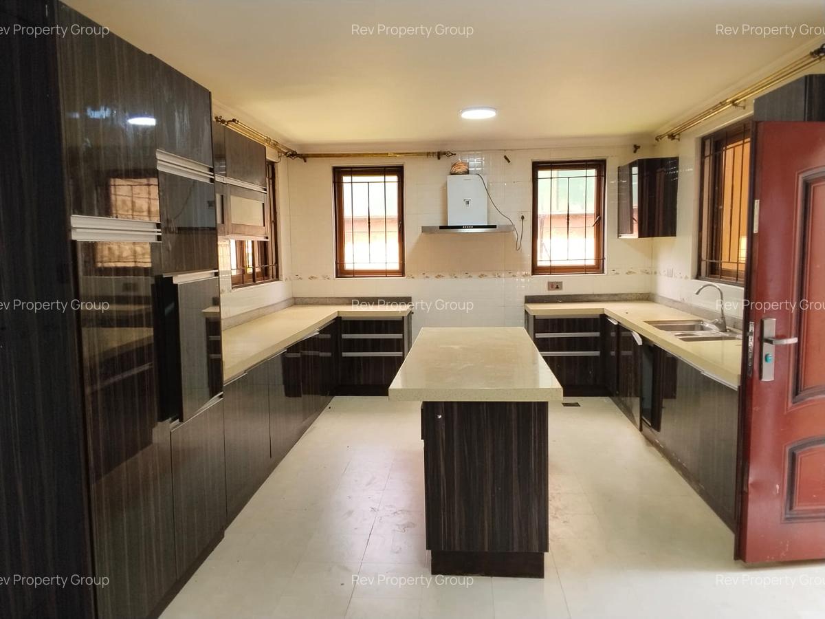 5 Bed Villa with En Suite in Lavington - 4