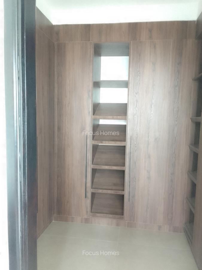 3 Bed Apartment with En Suite in Riverside - 11