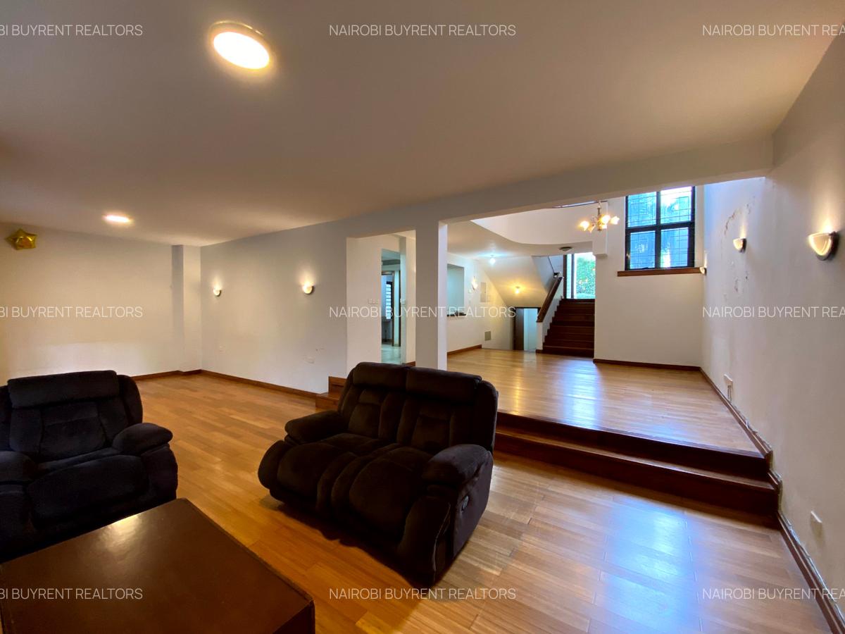 5 Bed Townhouse with En Suite in Kyuna - 3