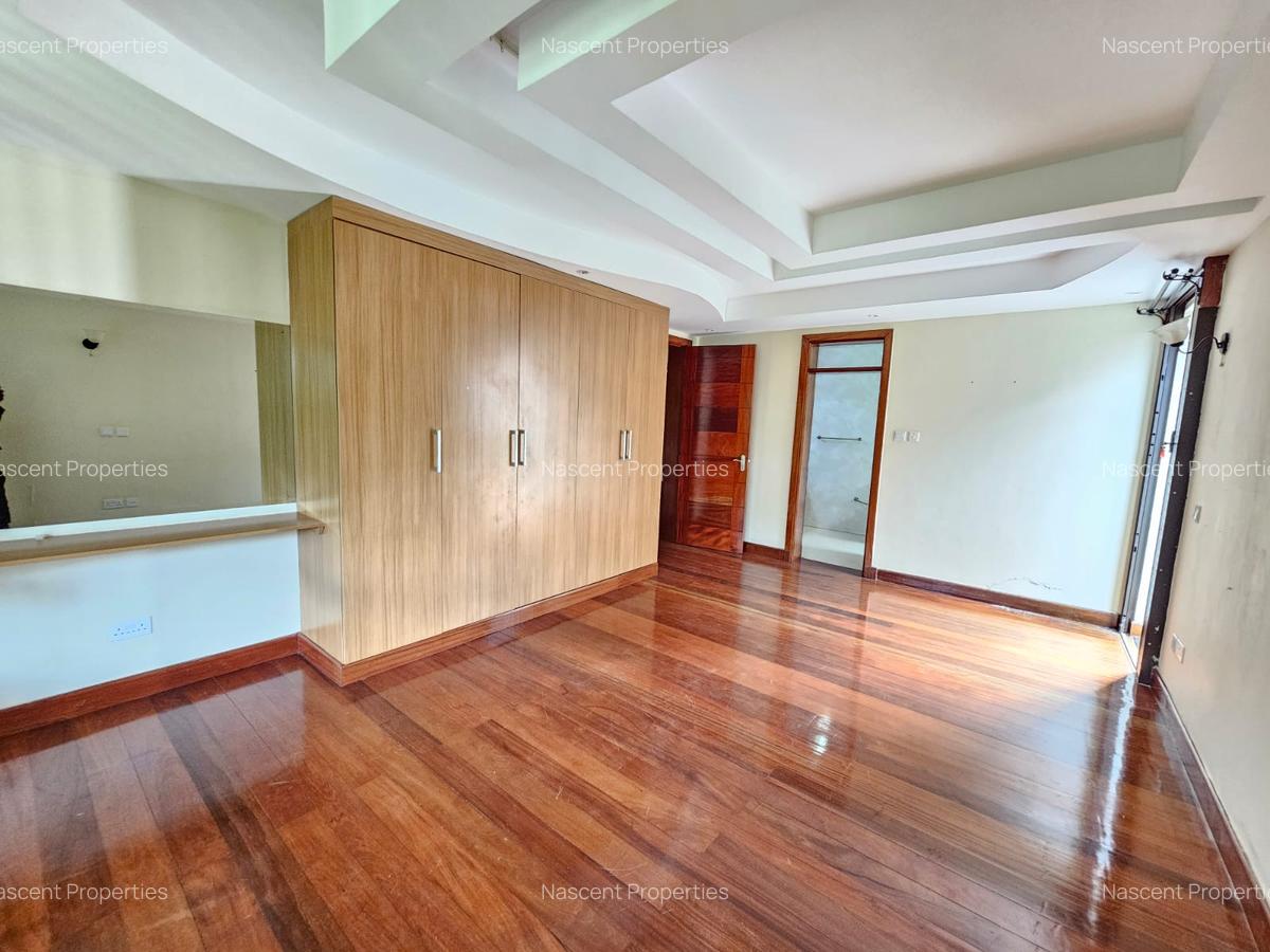 5 Bed Townhouse with En Suite in Lavington - 18