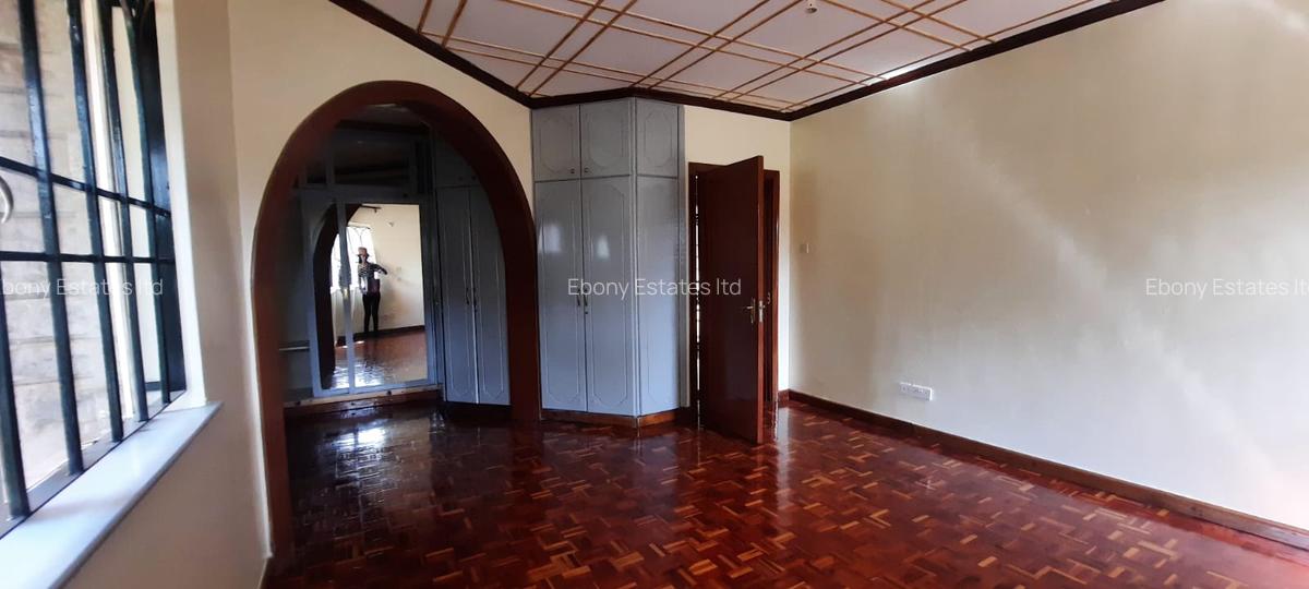 4 Bed Townhouse with En Suite in Lavington - 10