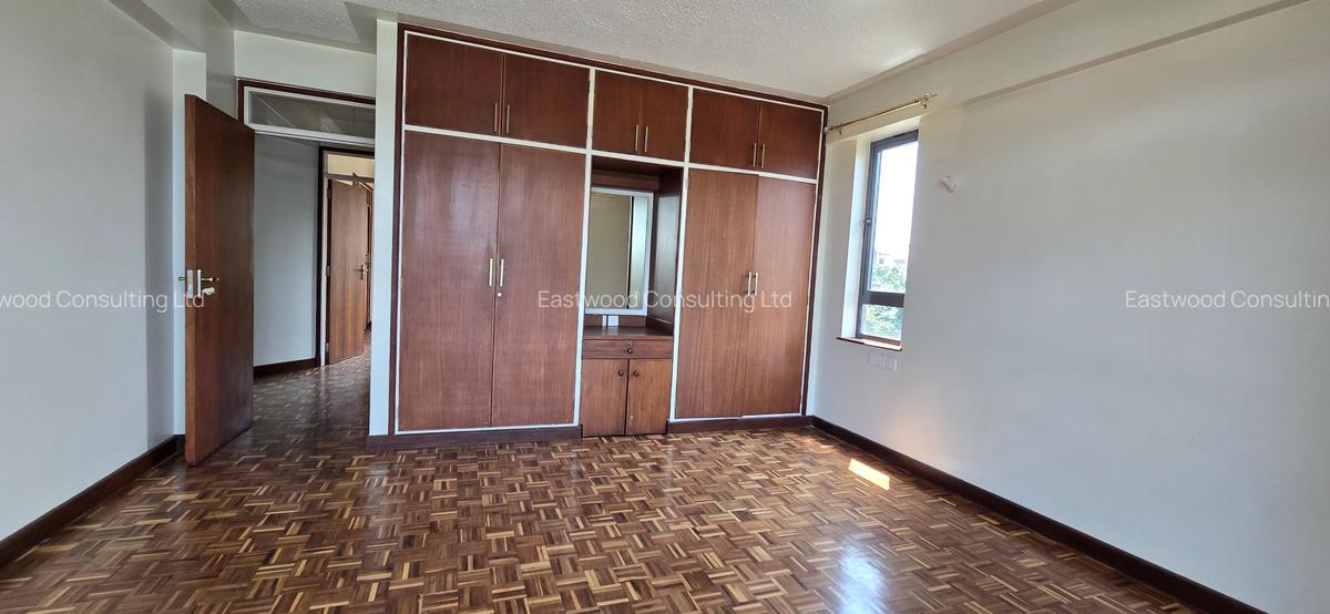4 Bed Apartment with En Suite in Parklands - 14