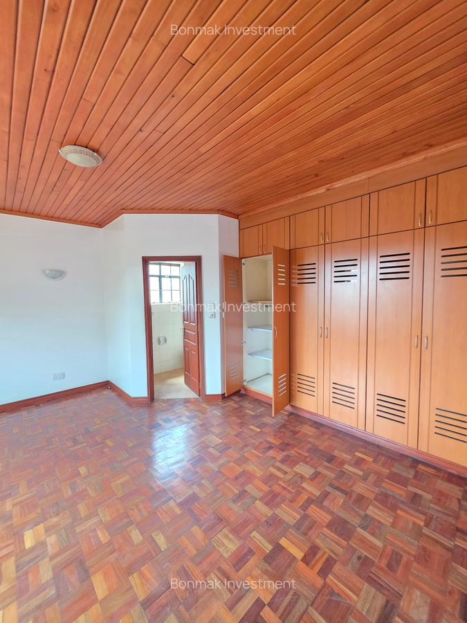 5 Bed Townhouse with En Suite at Lavington Green - 14