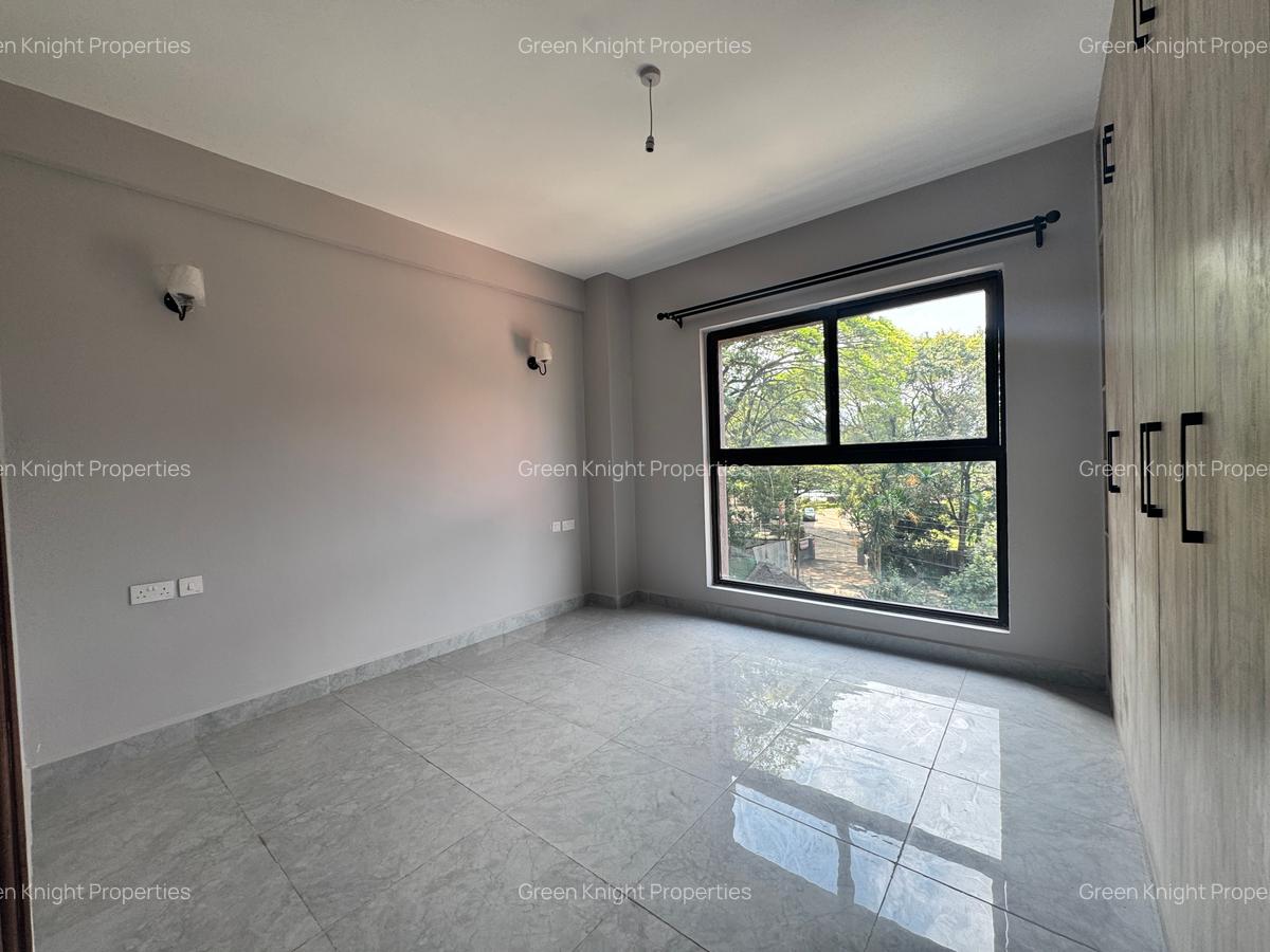 Serviced 2 Bed Apartment with En Suite in Brookside - 8