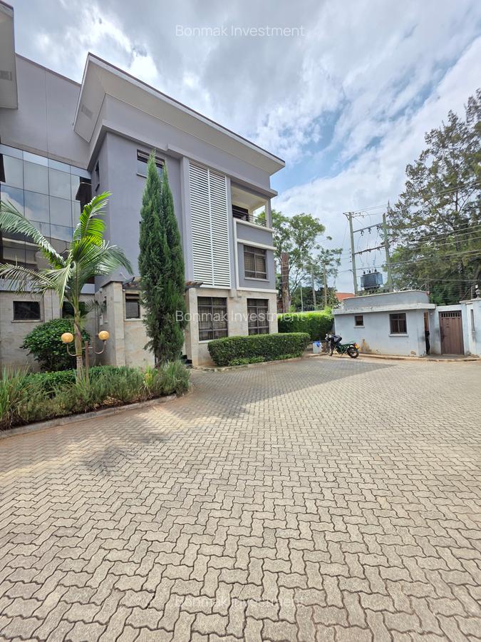 5 Bed Townhouse with En Suite at Lavington Green - 19