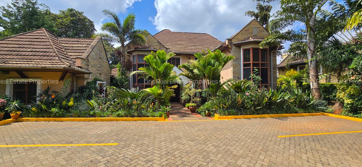 5 Bed Townhouse with En Suite in Runda - 1
