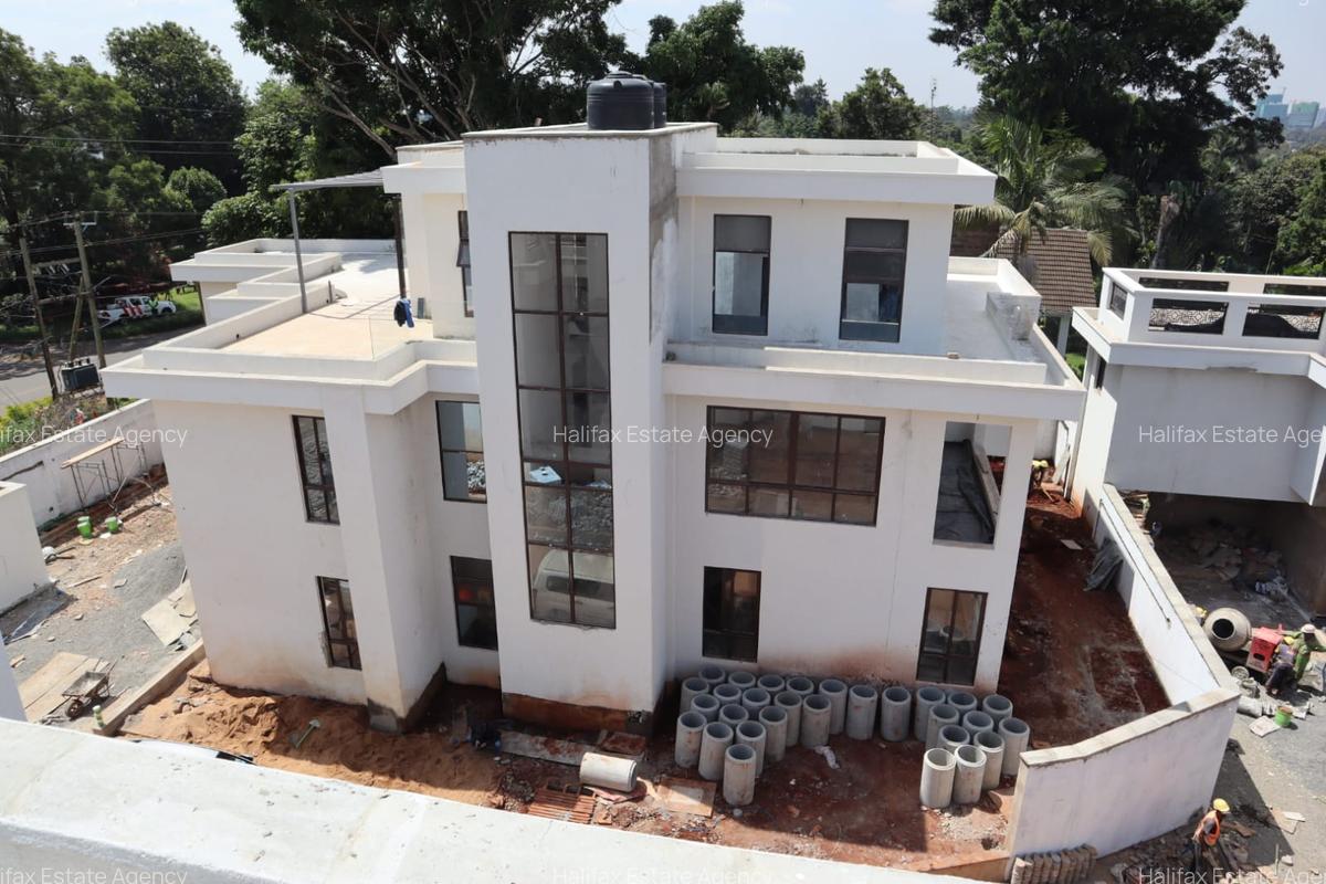 5 Bed Villa with En Suite at Kyuna Road - 4