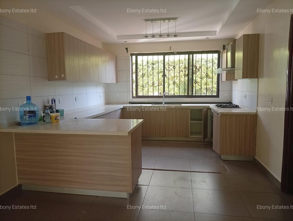 4 Bed Townhouse with En Suite in Lavington - 8