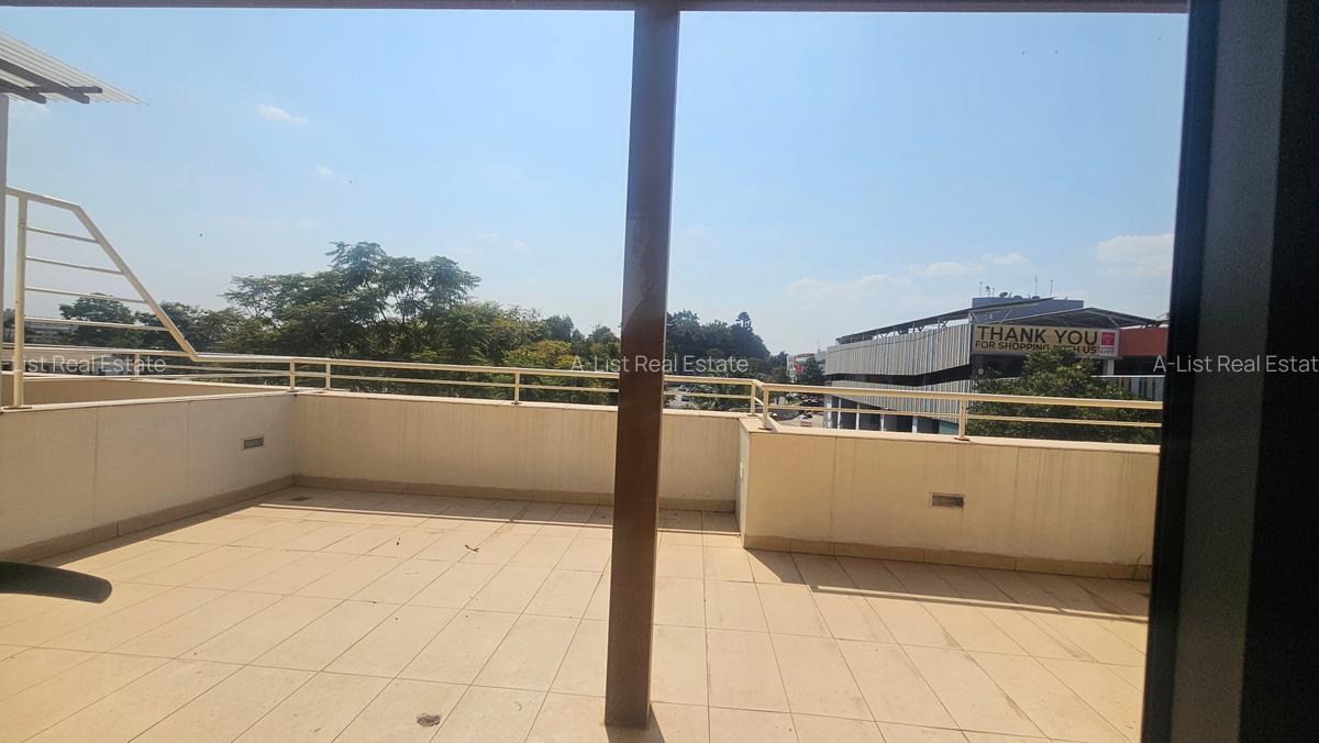 4 Bed Townhouse with En Suite at Garden City - 12