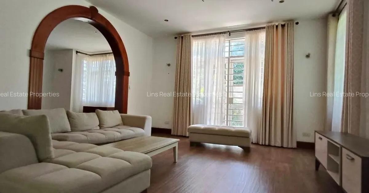 5 Bed Townhouse with En Suite in Rosslyn - 4