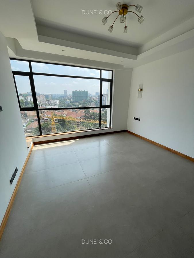 4 Bed Apartment with En Suite in Riverside - 10