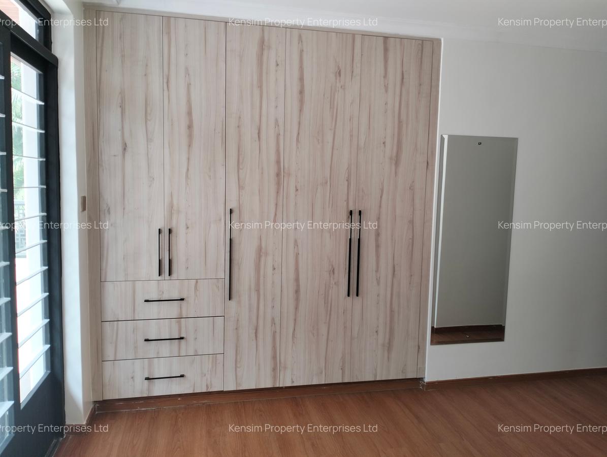 7 Bed House with En Suite in Runda - 11