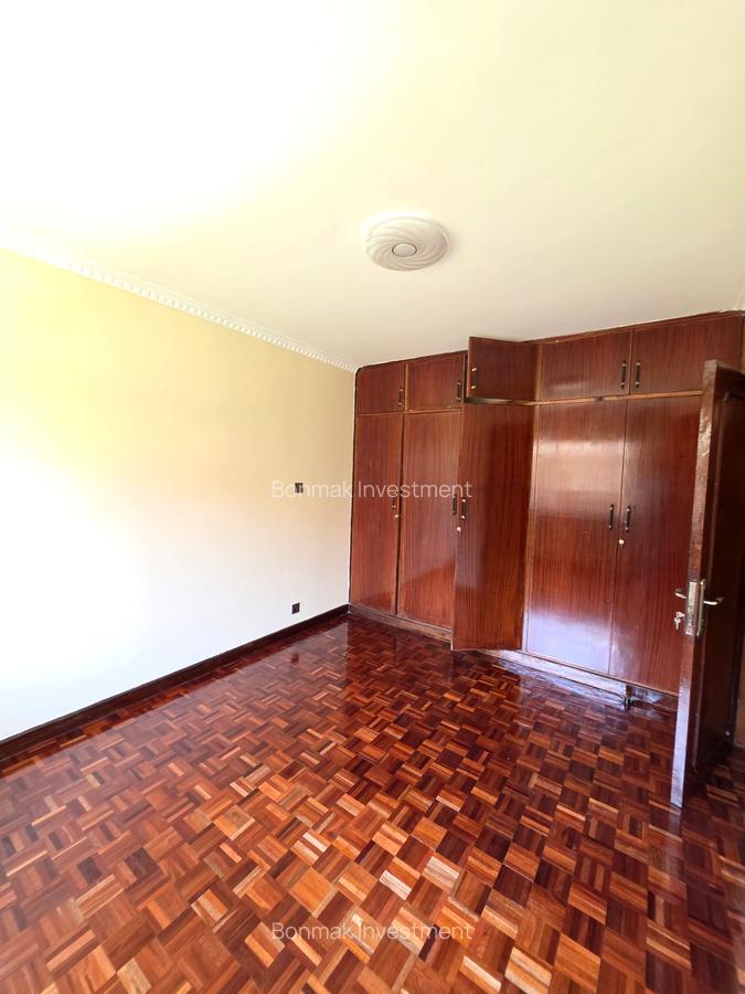 4 Bed Townhouse with En Suite at Lavington - 9
