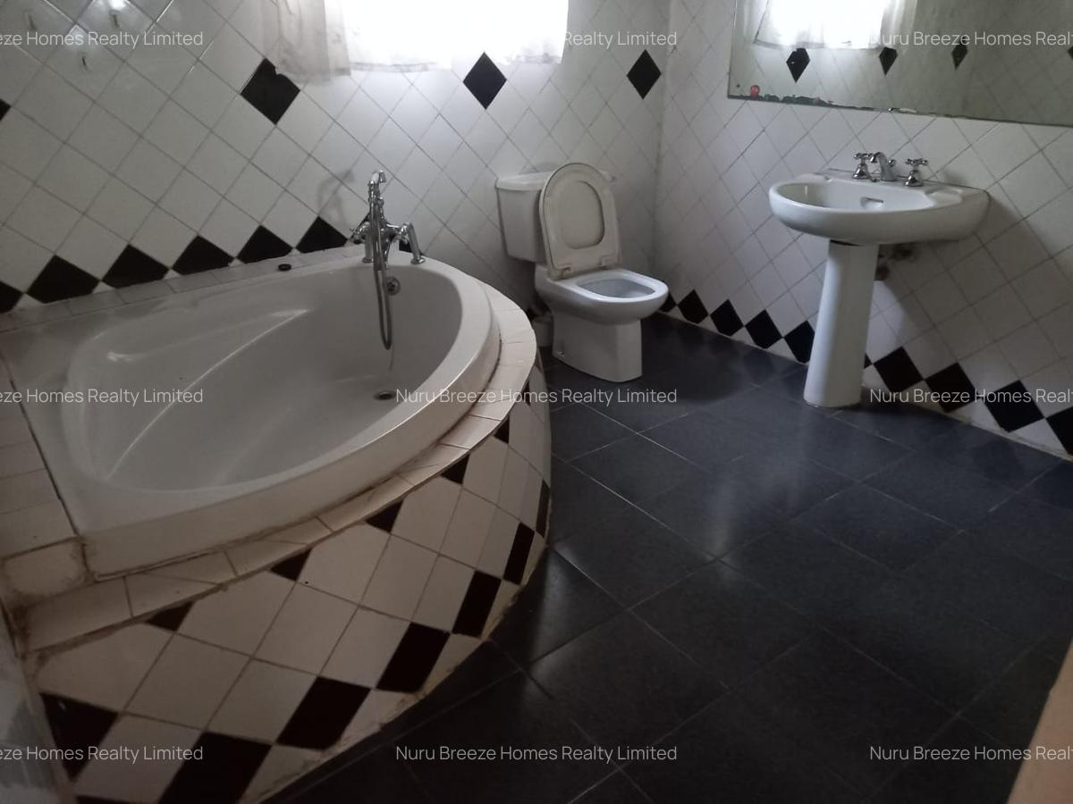 4 Bed House with En Suite in Spring Valley - 8