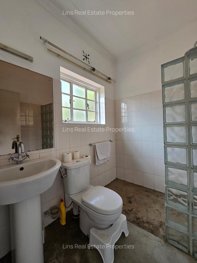 4 Bed House with En Suite in Muthaiga - 11