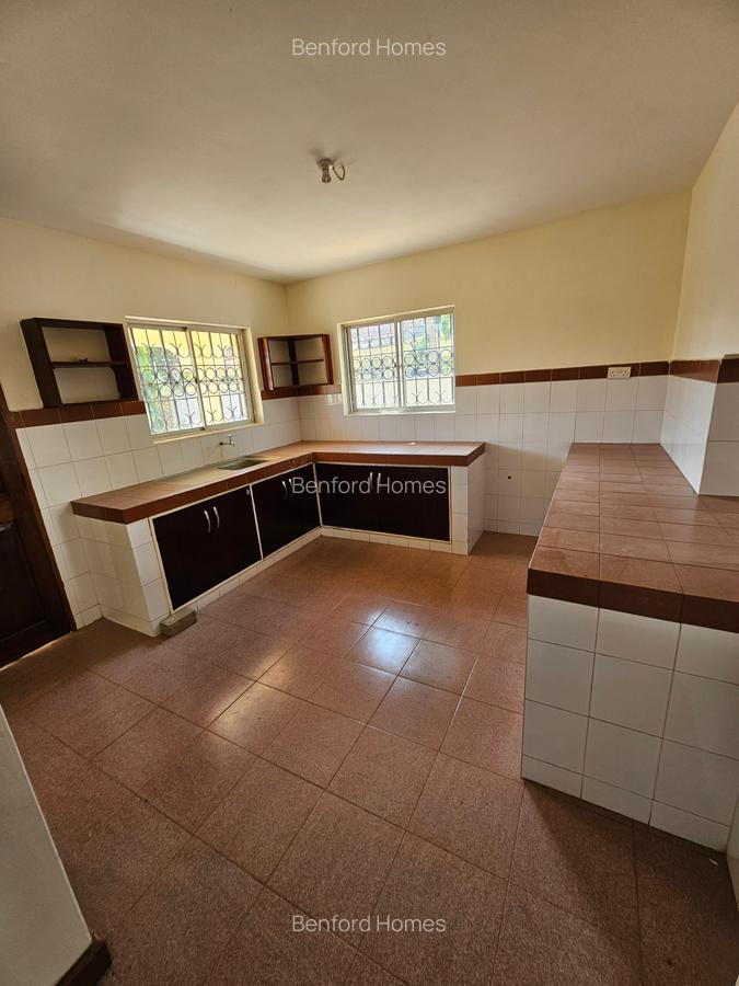 3 Bed Townhouse with En Suite at Nyali - 12
