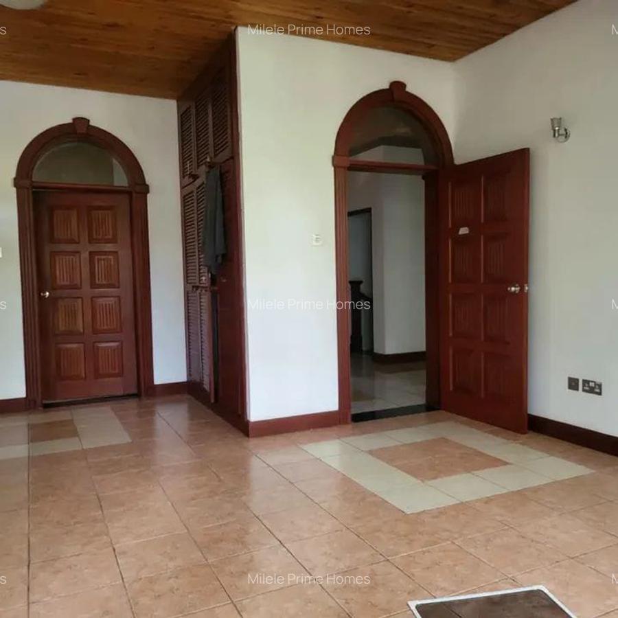 5 Bed Townhouse with En Suite at Rosslyn Lone Tree - 6