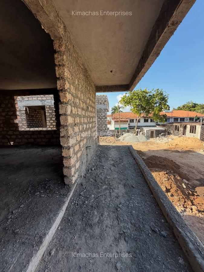 4 Bed Townhouse with En Suite at Greenwood Drive - 12