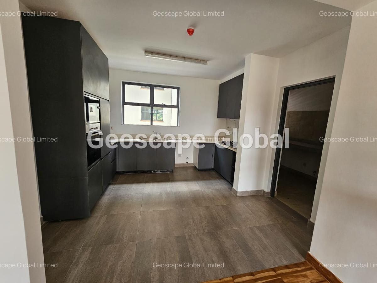 4 Bed Townhouse with En Suite in Rosslyn - 11