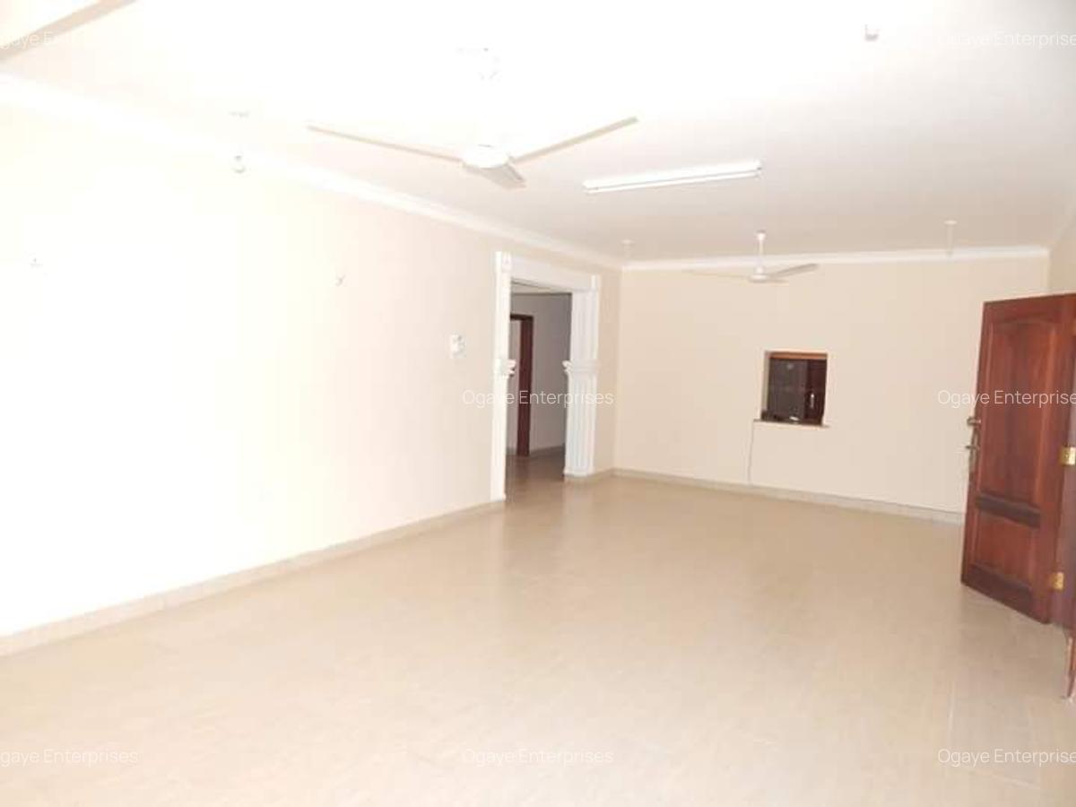3 Bed Apartment with En Suite at Bungalows Road - 3