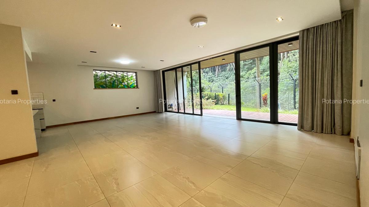 4 Bed Apartment with En Suite in Spring Valley - 2