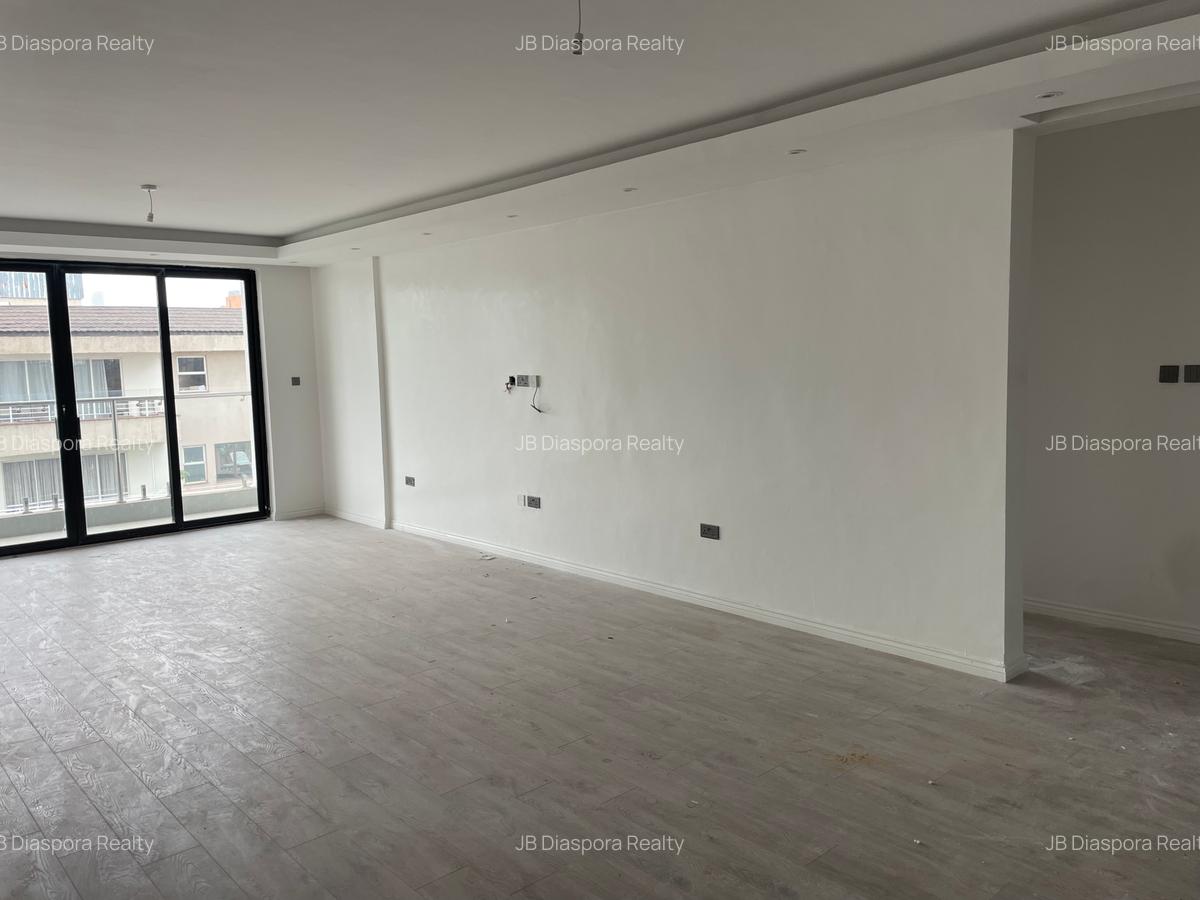 4 Bed Apartment with En Suite in Parklands - 2