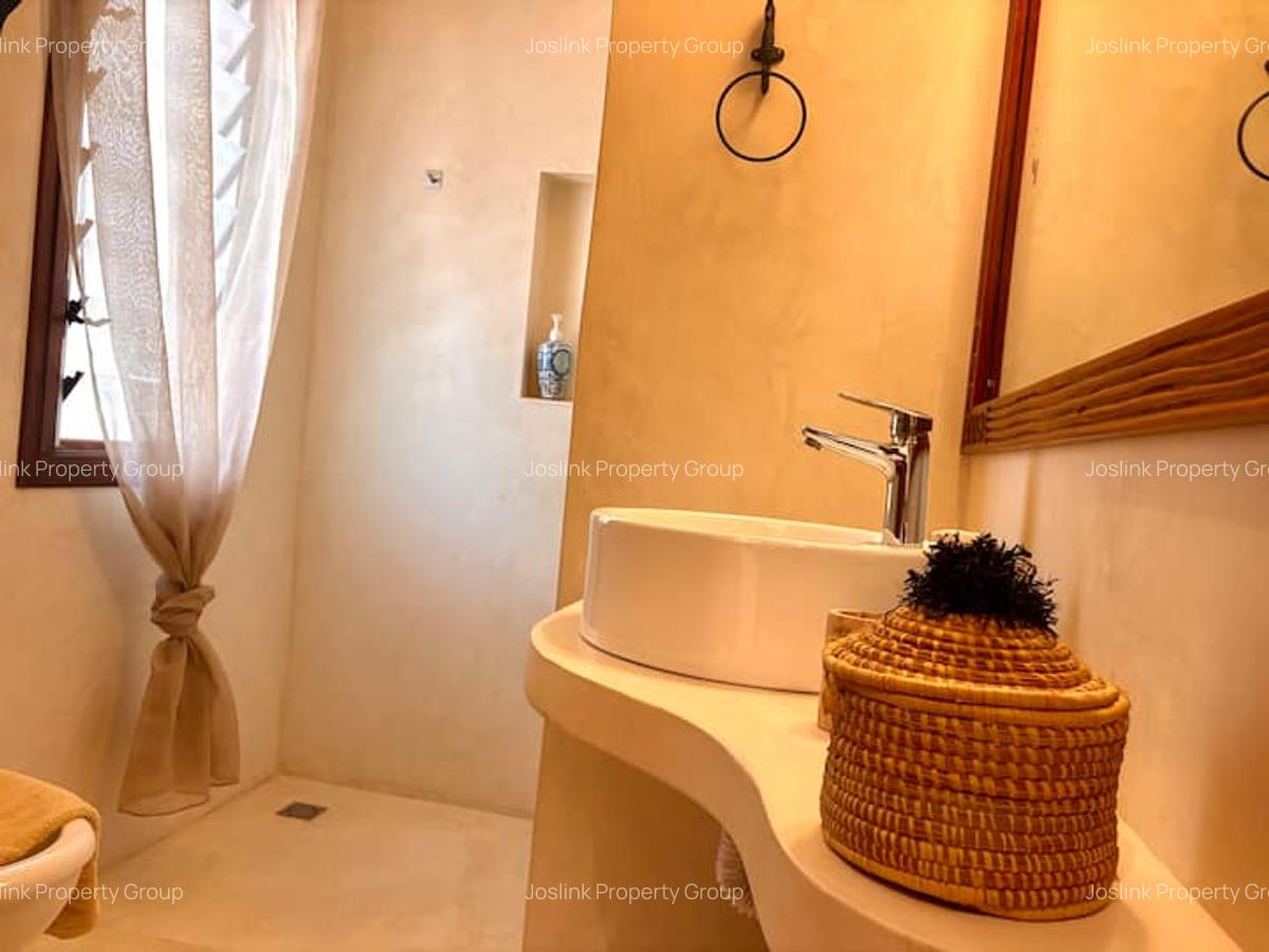 3 Bed Townhouse with En Suite at Greenwood Drive - 17