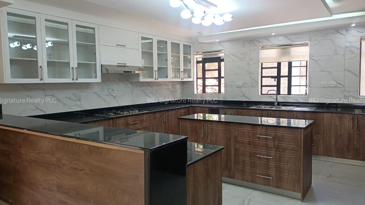 6 Bed Townhouse with En Suite in Kitisuru - 1