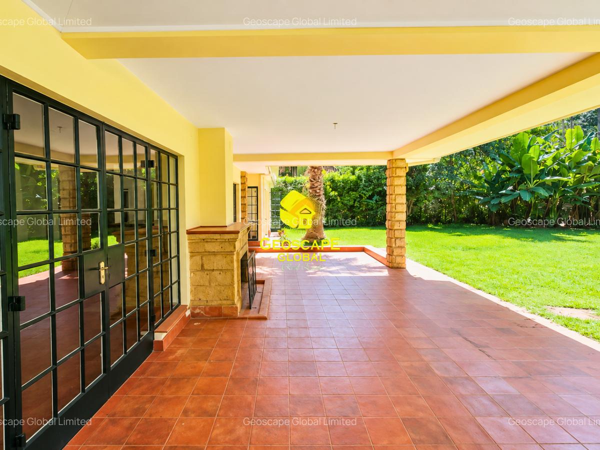 5 Bed House with En Suite in Rosslyn - 2