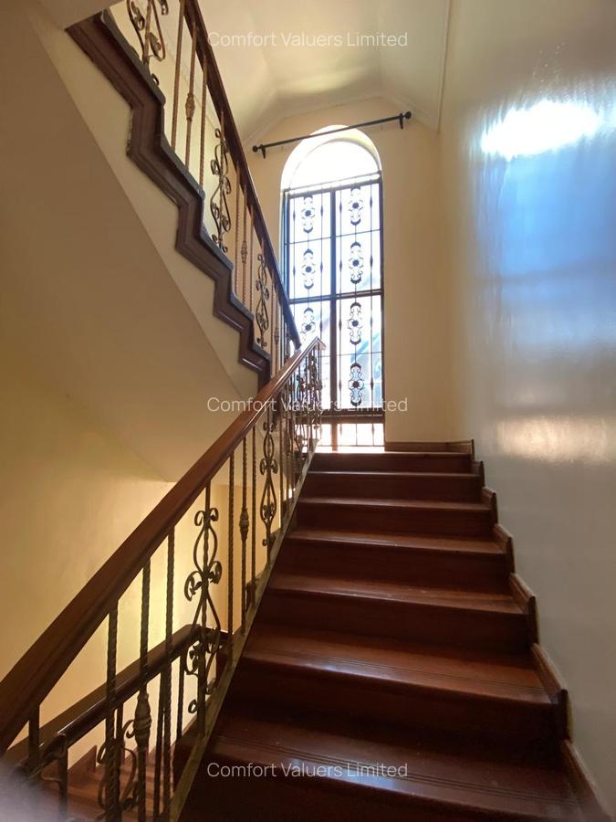 6 Bed Townhouse with En Suite at Near State House Road - 2