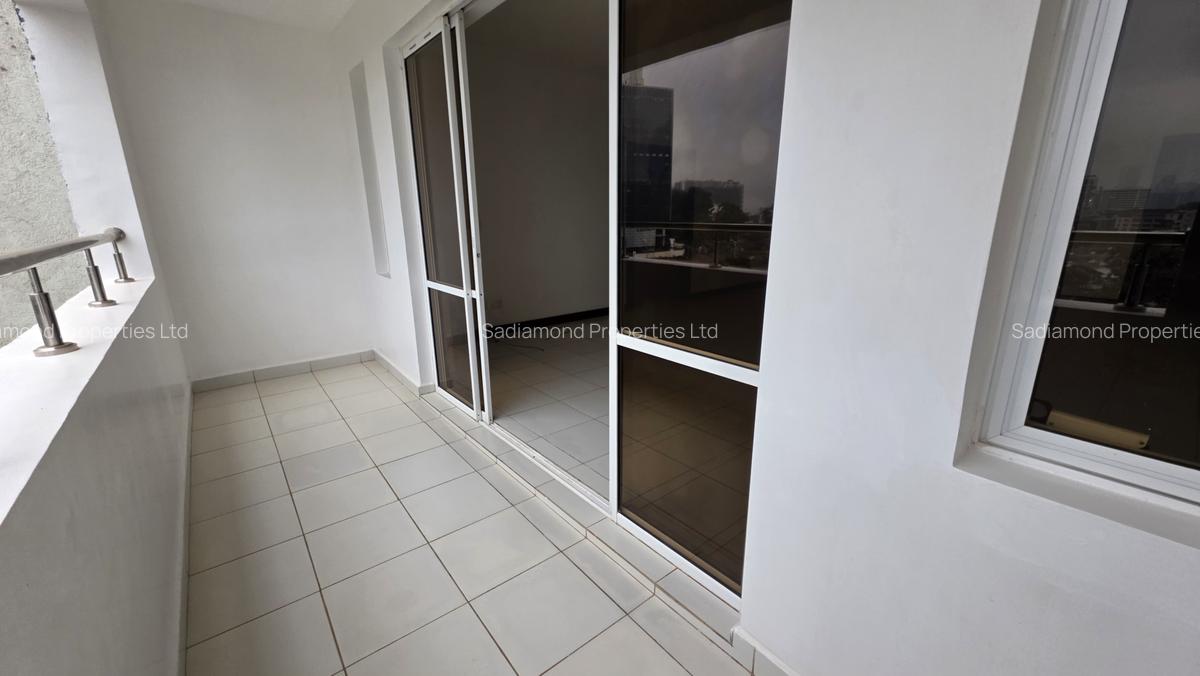 2 Bed Apartment with En Suite in Brookside - 7