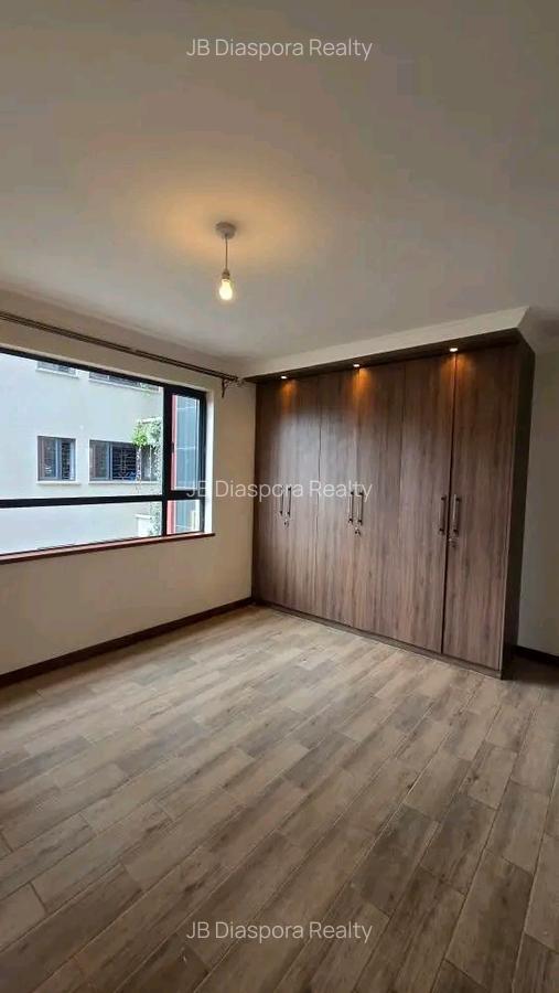 3 Bed Apartment with En Suite at 3Rd Parklands - 4