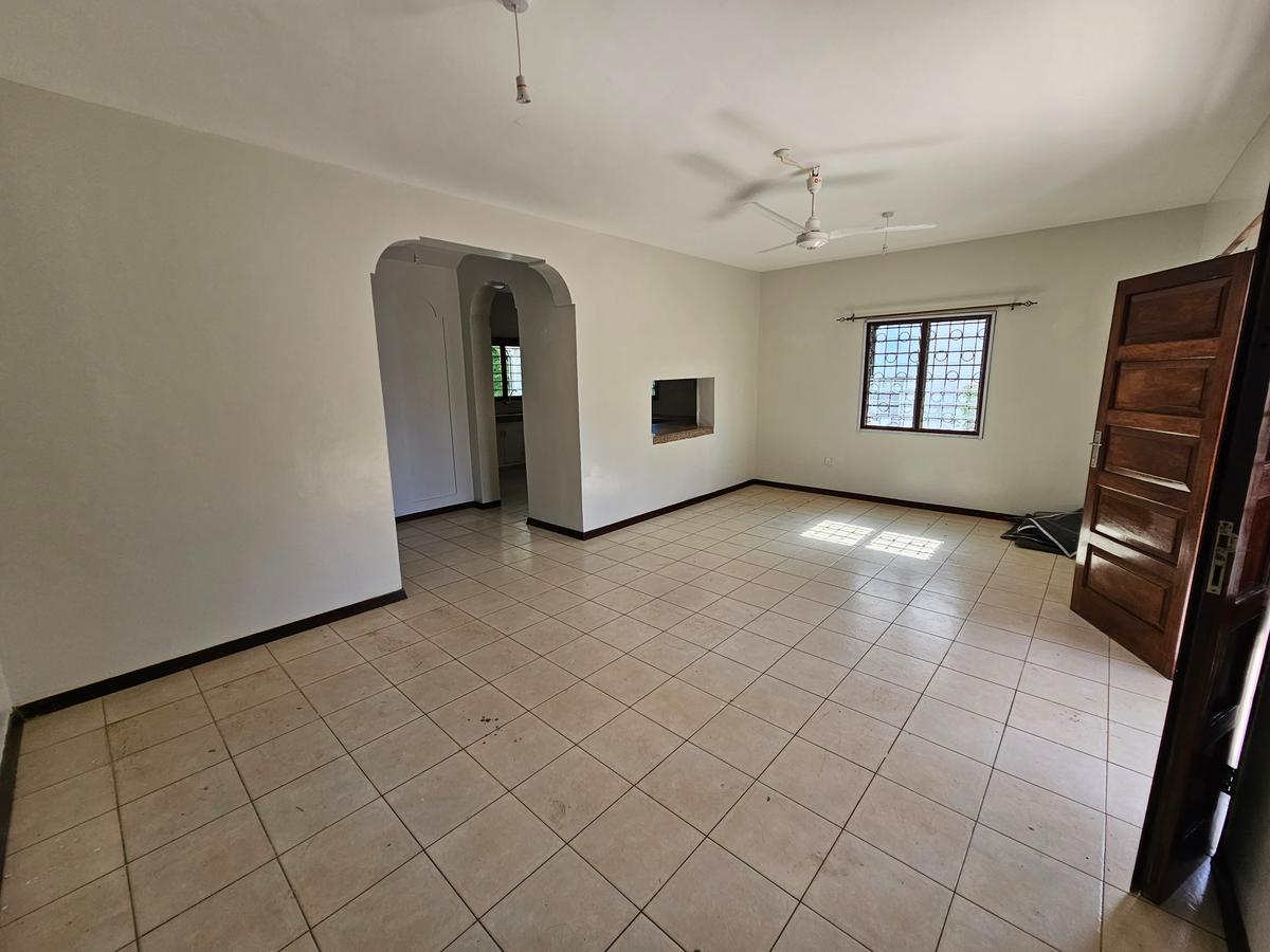 3 Bed House with En Suite in Nyali Area - 12