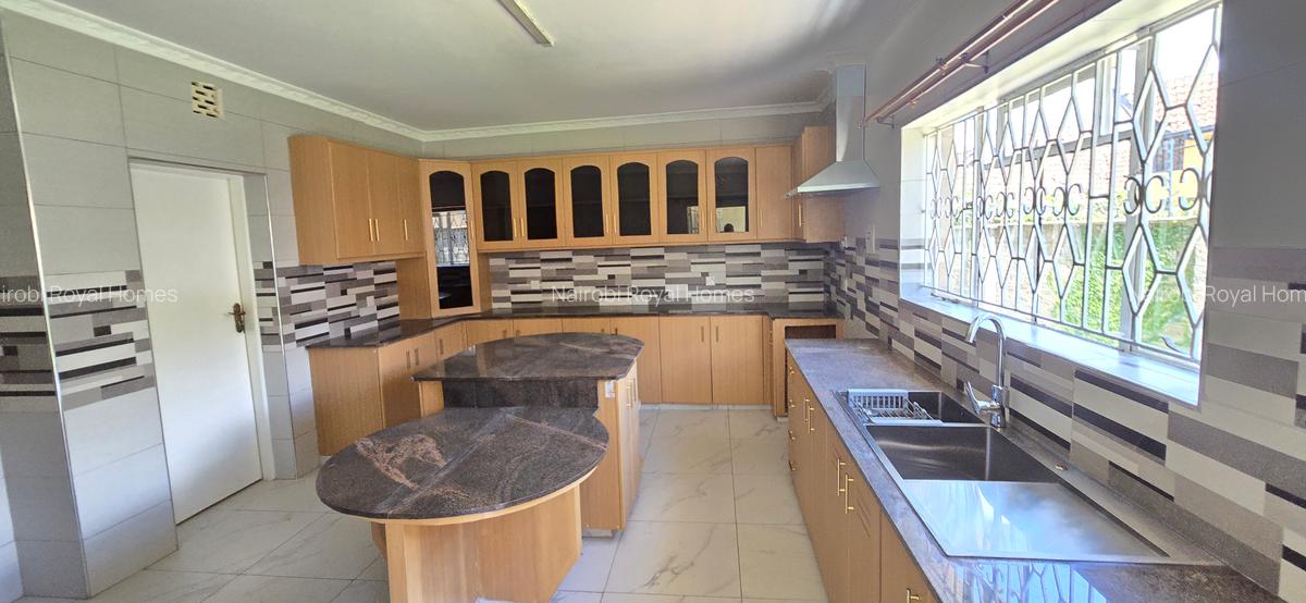 6 Bed House with En Suite at Loresho Road - 9