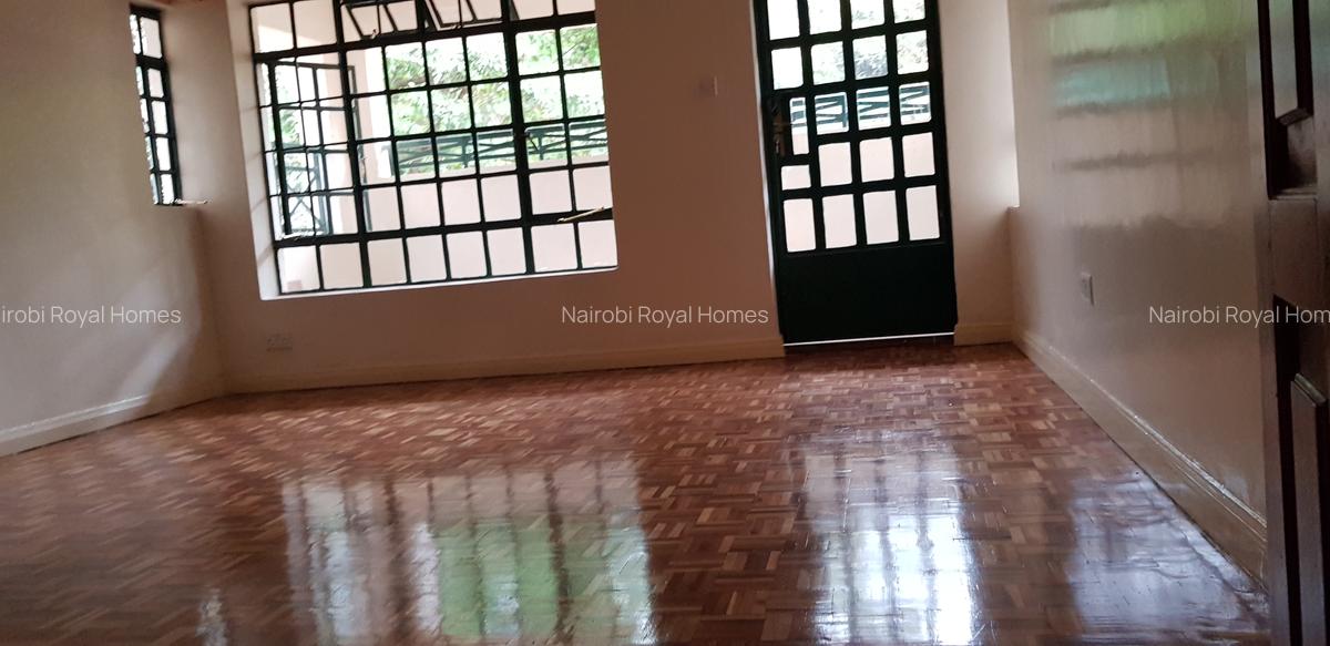 6 Bed House with En Suite at Lavington Road - 19