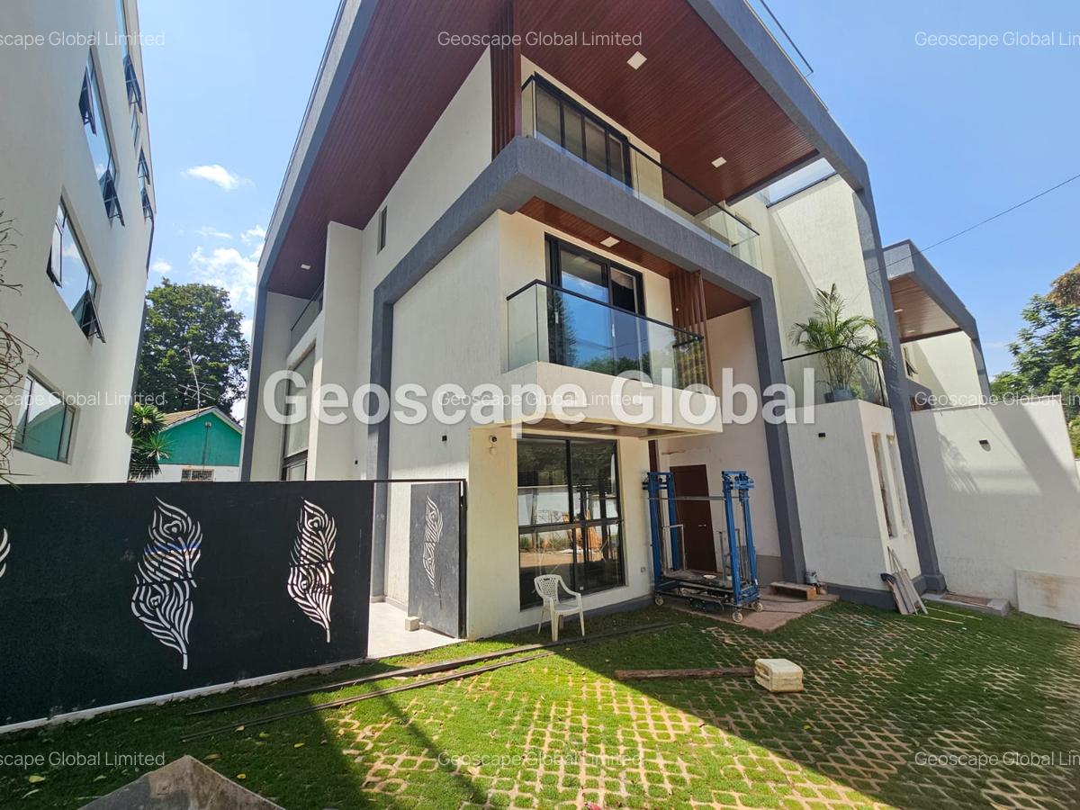 5 Bed Townhouse with En Suite in Lavington - 4