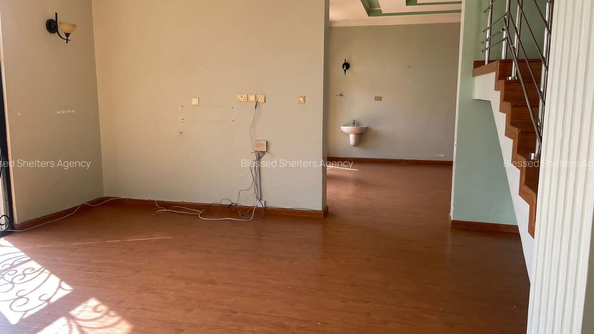 5 Bed Townhouse with En Suite in Ridgeways - 9