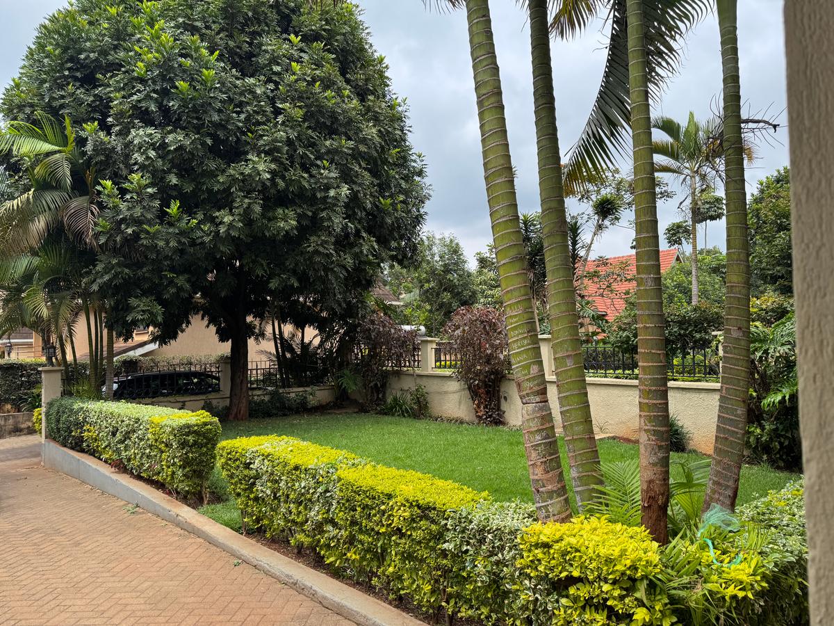 5 Bed Townhouse with En Suite in Lavington - 17