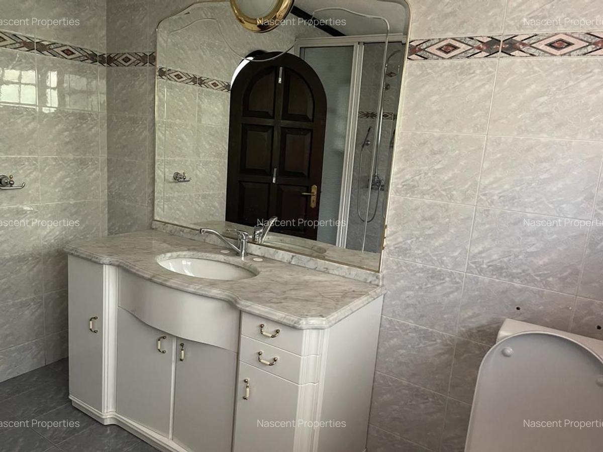 4 Bed House with En Suite in Riverside - 13