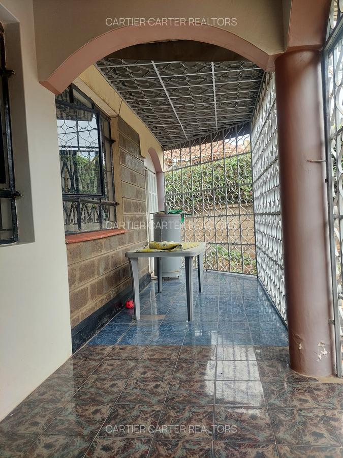5 Bed House with En Suite in Donholm - 11