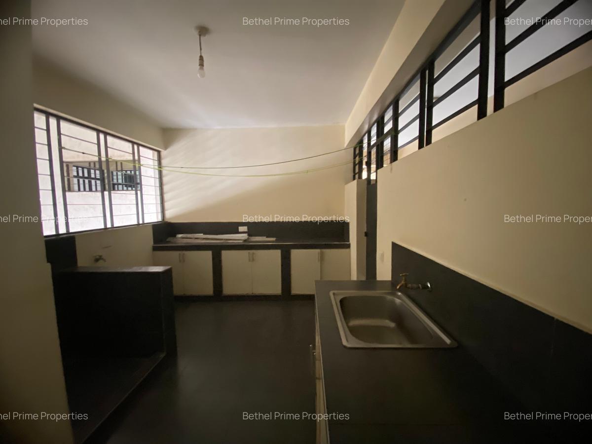 4 Bed Apartment with En Suite in Parklands - 16