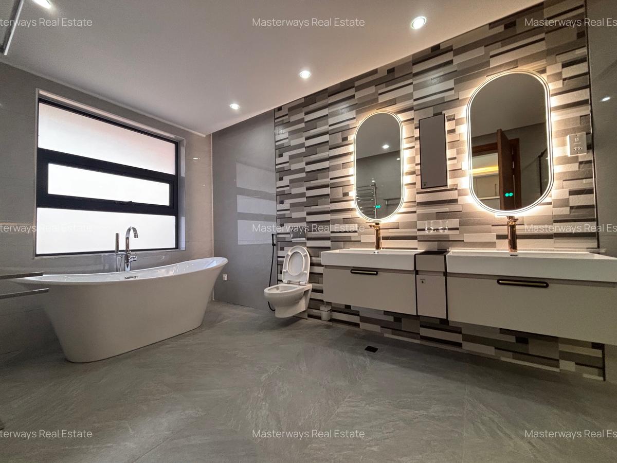 5 Bed House with En Suite in Runda - 11