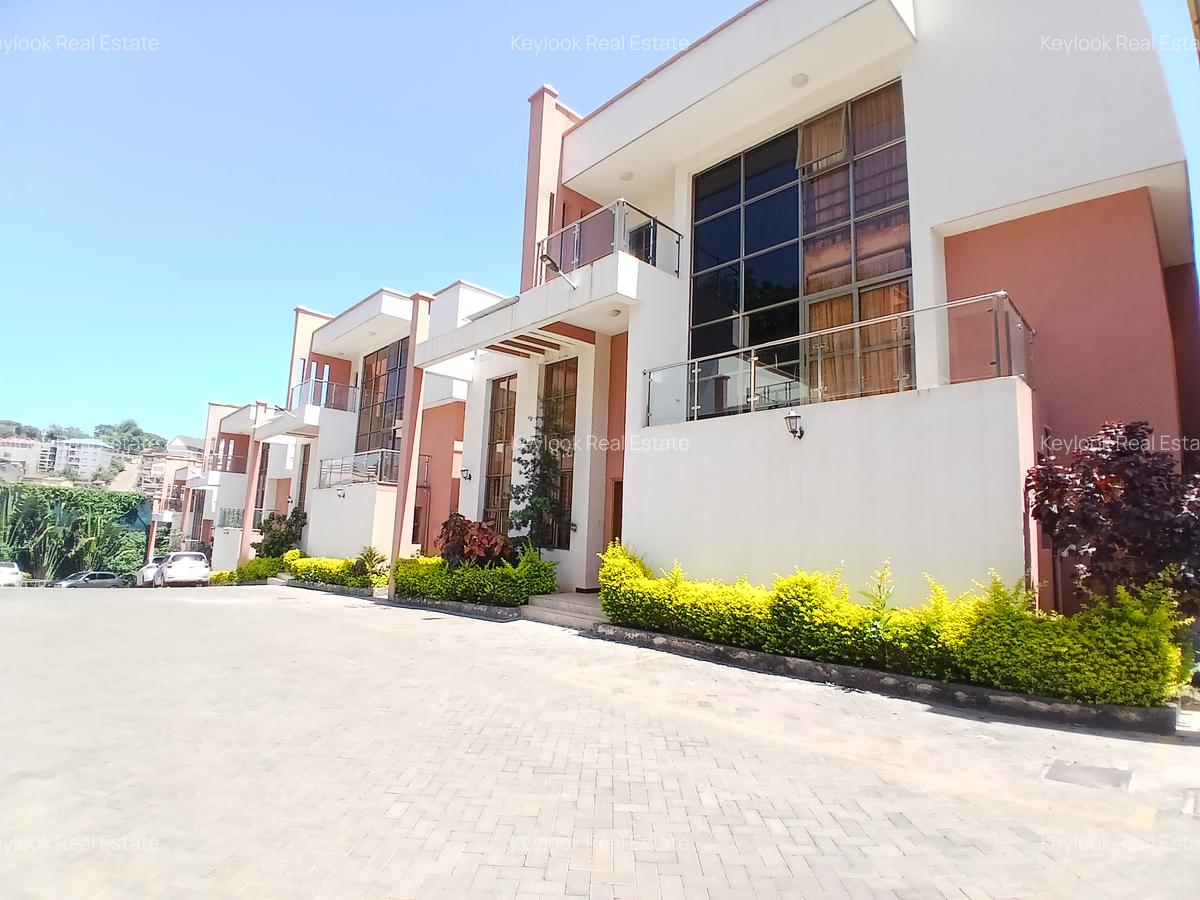 5 Bed Townhouse with En Suite at Lavington Green - 3