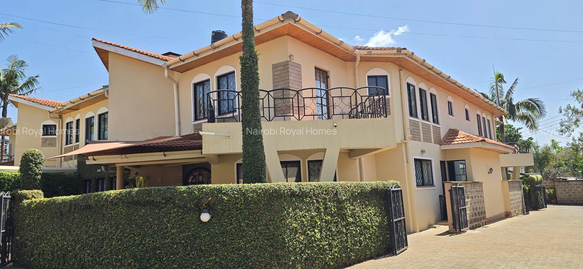 5 Bed Townhouse with En Suite at Lavington Off Convent - 20