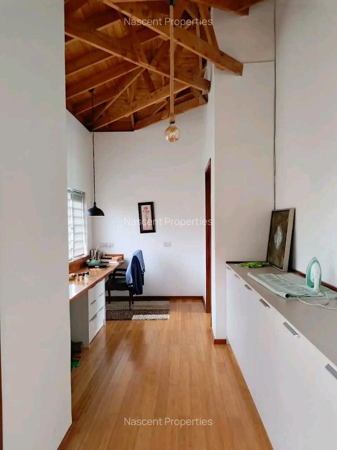 4 Bed House with En Suite in Rosslyn - 6