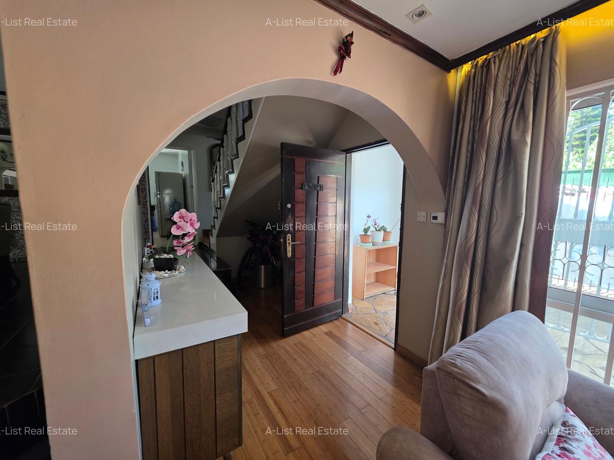 5 Bed Townhouse with En Suite at Lavington - 4