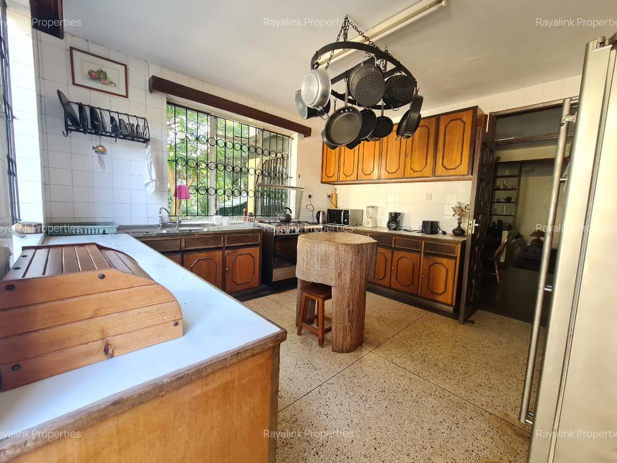5 Bed House with En Suite at Nyari - 3